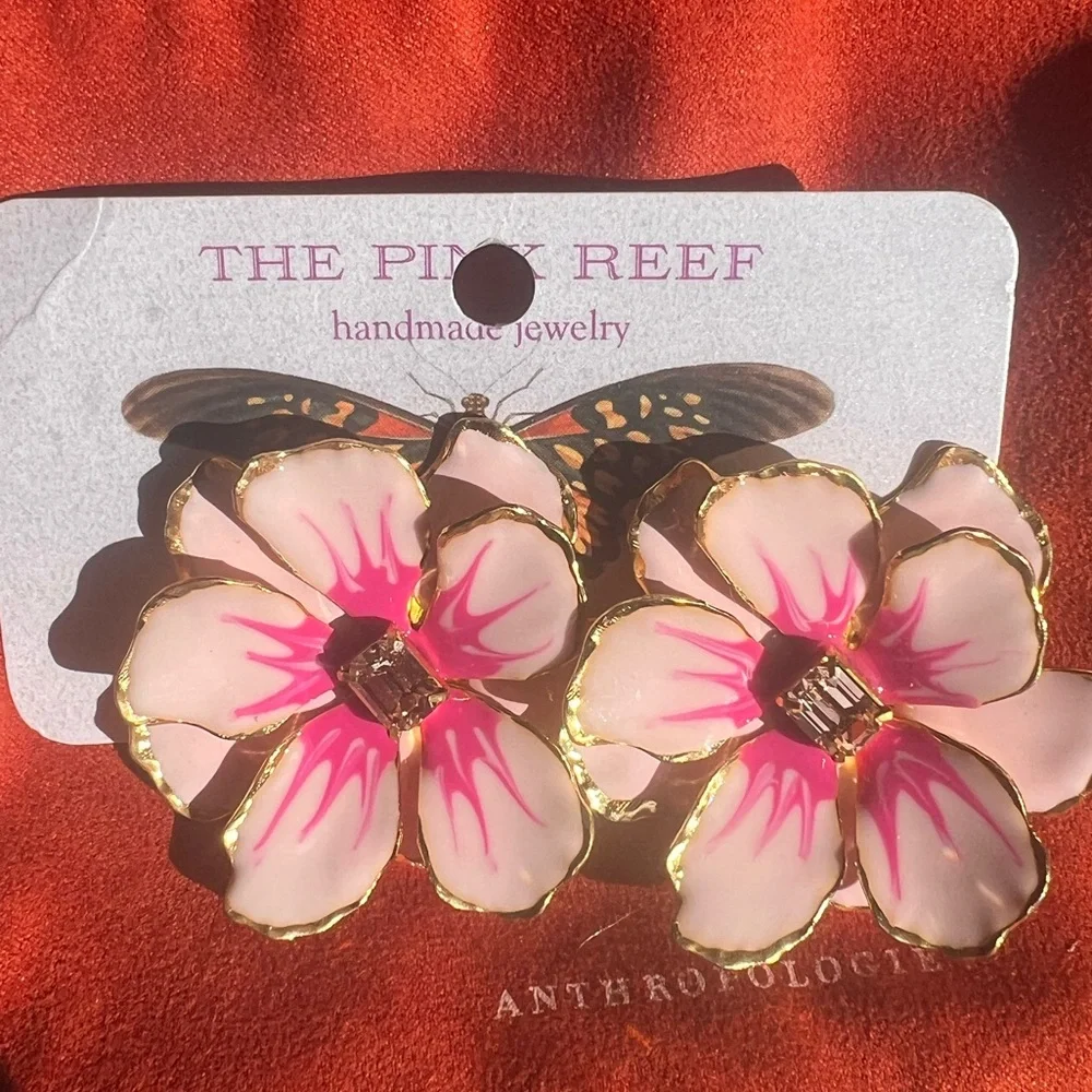 Anthropologie Pink Reef Pink and Fuchsia Gloss Hand Painted Floral Earrings, NWT - Picture 4 of 5